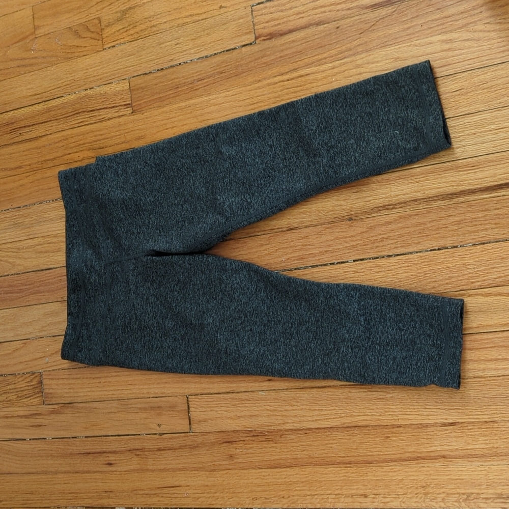 Under Armour heathered charcoal gray capris leggings